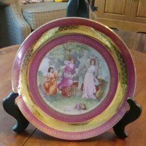 Beautiful hand painted antique porcelain decorative plate w/ gold trim unmarked